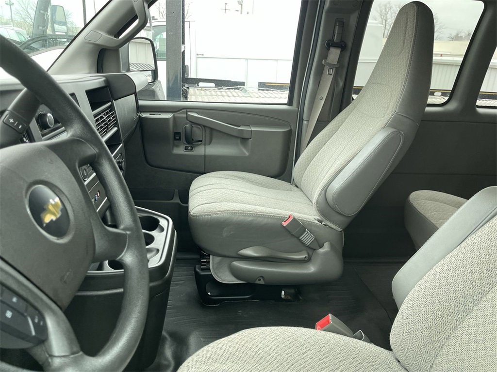 Used 2023 Chevrolet Express 3500 LS image 3