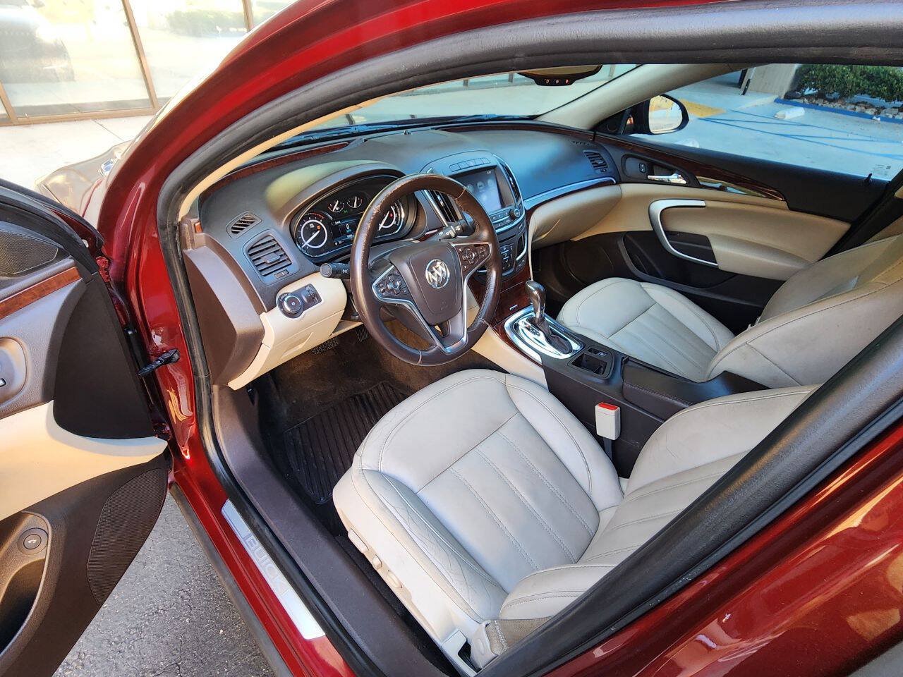 Used 2017 Buick Regal Sport Touring FWD image 12