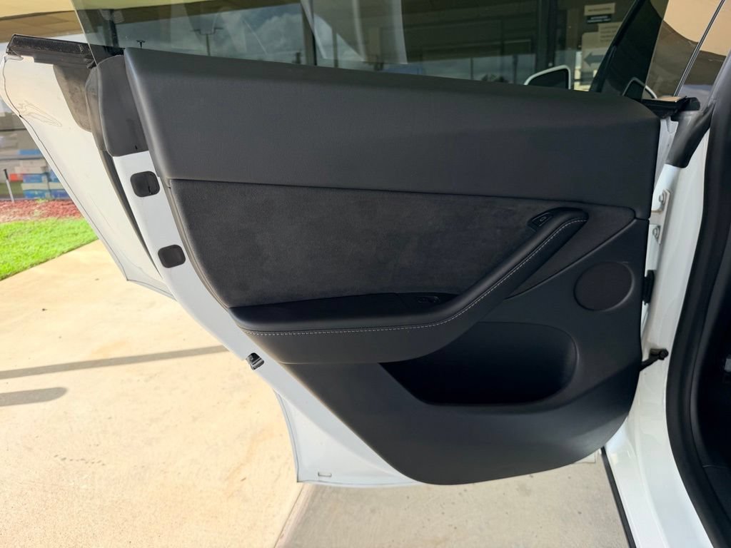 Used 2021 Tesla Model Y Long Range AWD/4WD image 26