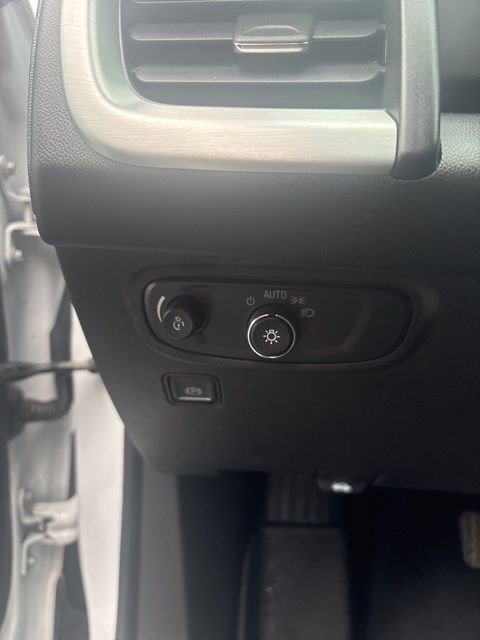 Used 2021 GMC Terrain SLE w/ Driver Convenience Package image 4