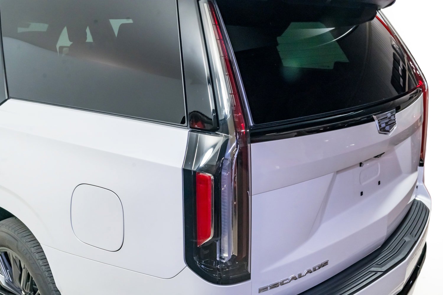Used 2024 Cadillac Escalade ESV V w/ LPO, ONYX Package AWD/4WD image 50