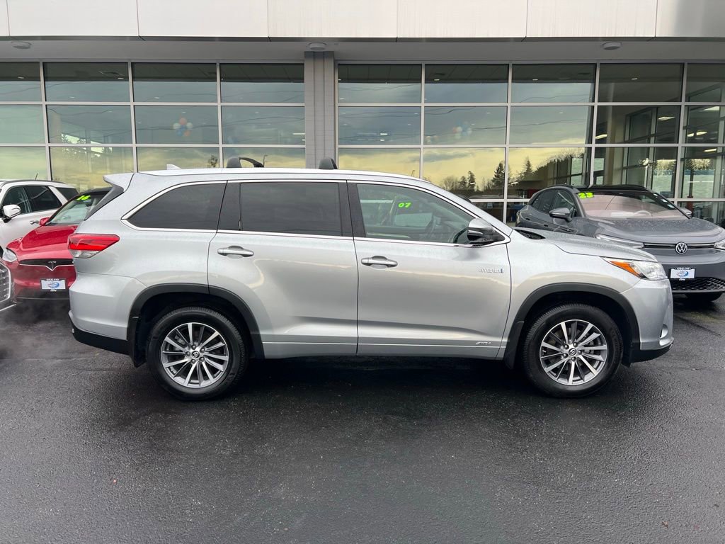 Used 2017 Toyota Highlander XLE image 6