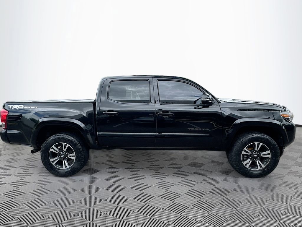 Used 2017 Toyota Tacoma TRD Off-Road RWD image 5