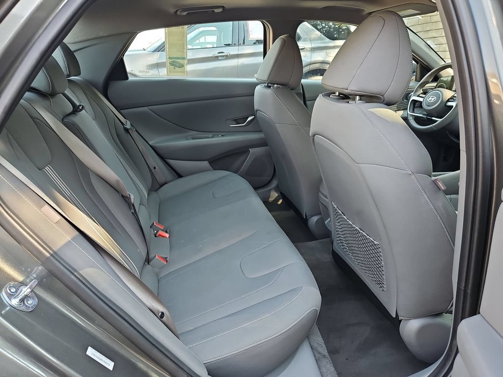Used 2025 Hyundai Elantra SEL FWD image 30