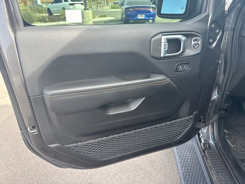 Used 2024 Jeep Wrangler Sahara image 13