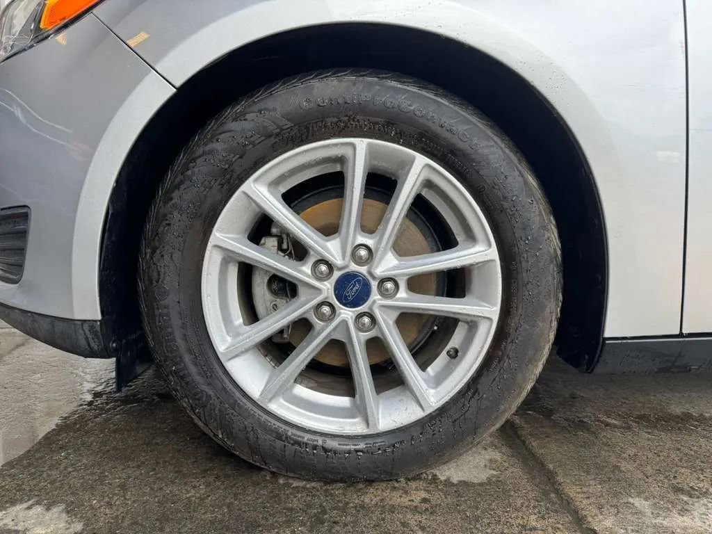 Used 2018 Ford Focus SE w/ Cold Weather Package FWD image 23