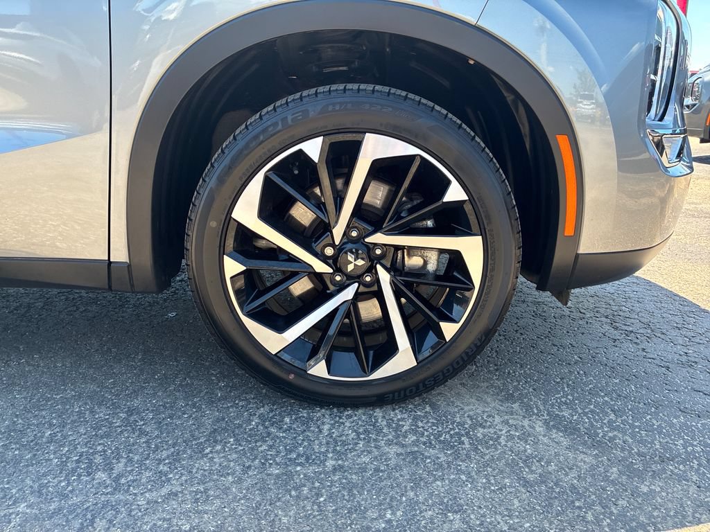 Used 2023 Mitsubishi Outlander SE AWD/4WD image 9