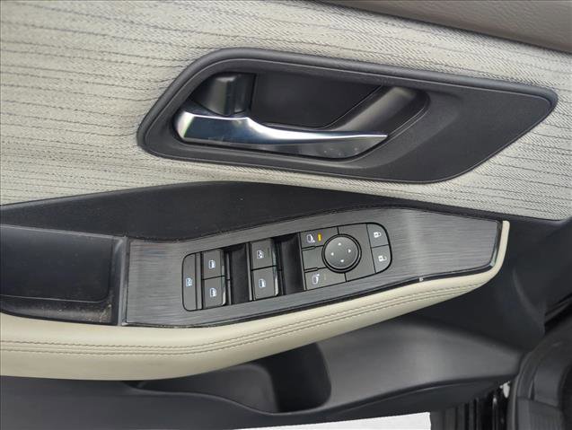 Used 2023 Nissan Rogue SV image 17