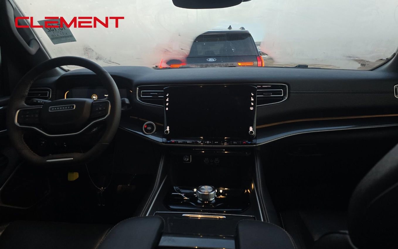 Used 2023 Jeep Wagoneer Base image 14