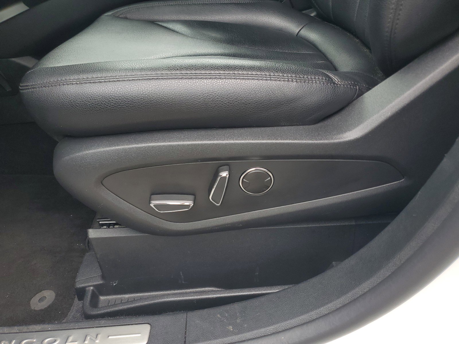 Used 2023 Lincoln Nautilus AWD w/ Premium Package image 14