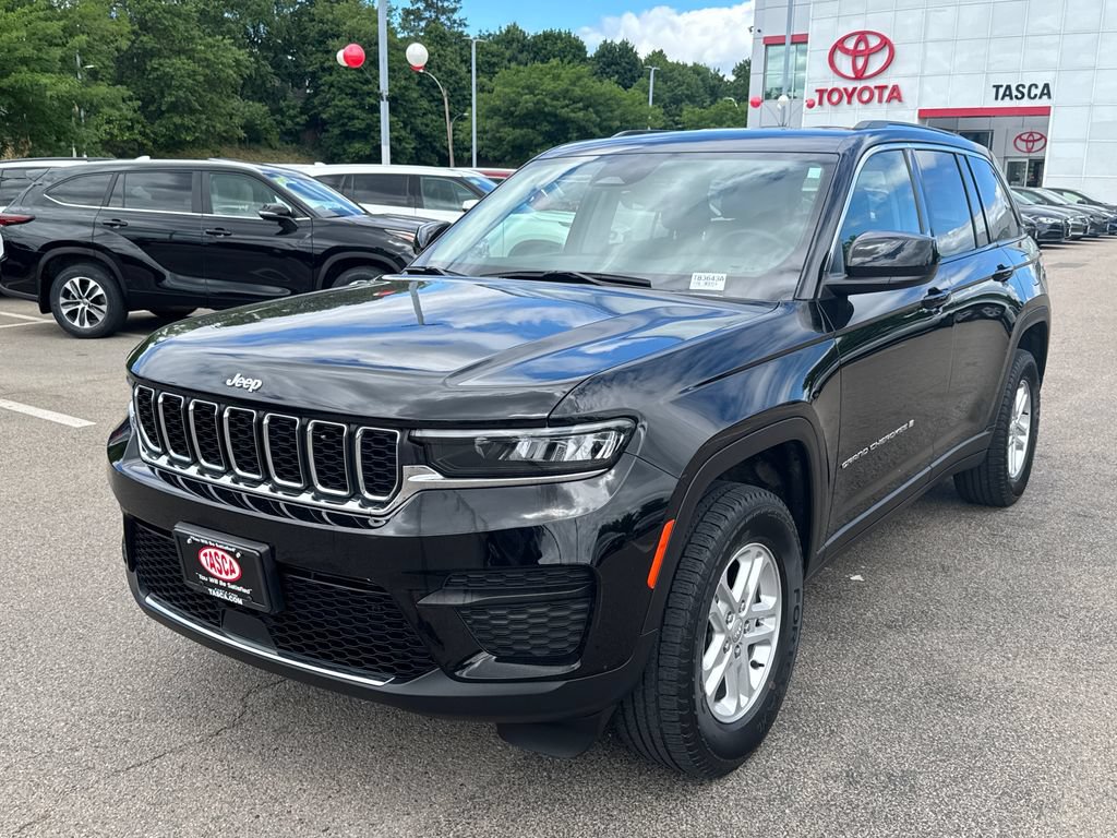 Used 2023 Jeep Grand Cherokee Laredo AWD/4WD image 3