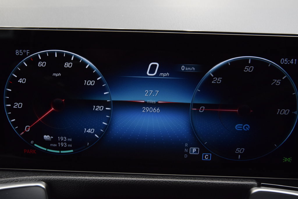 Used 2023 Mercedes-Benz EQB 300 4MATIC image 25