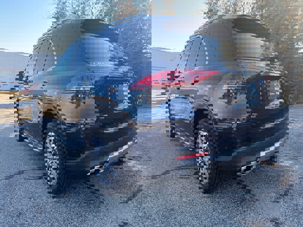 Used 2022 Mercedes-Benz GLE 350 4MATIC w/ Premium Package image 4