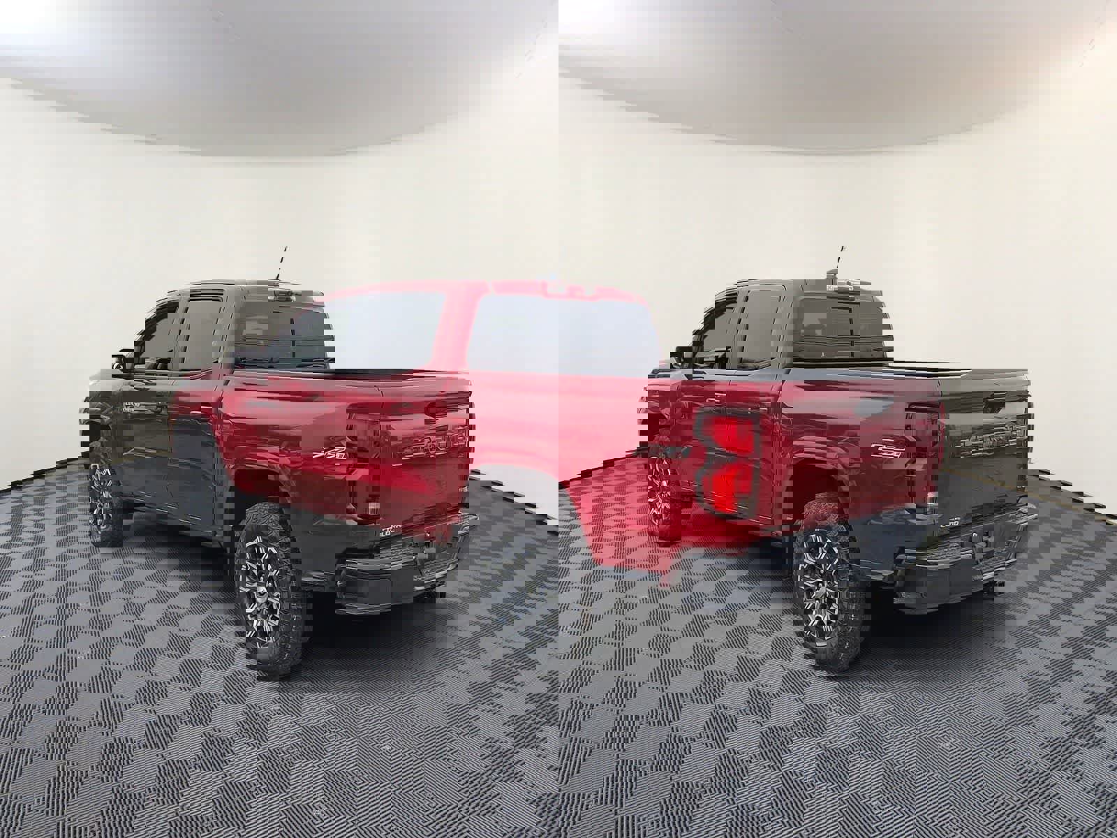 Used 2024 Chevrolet Colorado Z71 w/ Z71 Convenience Package 2 image 7