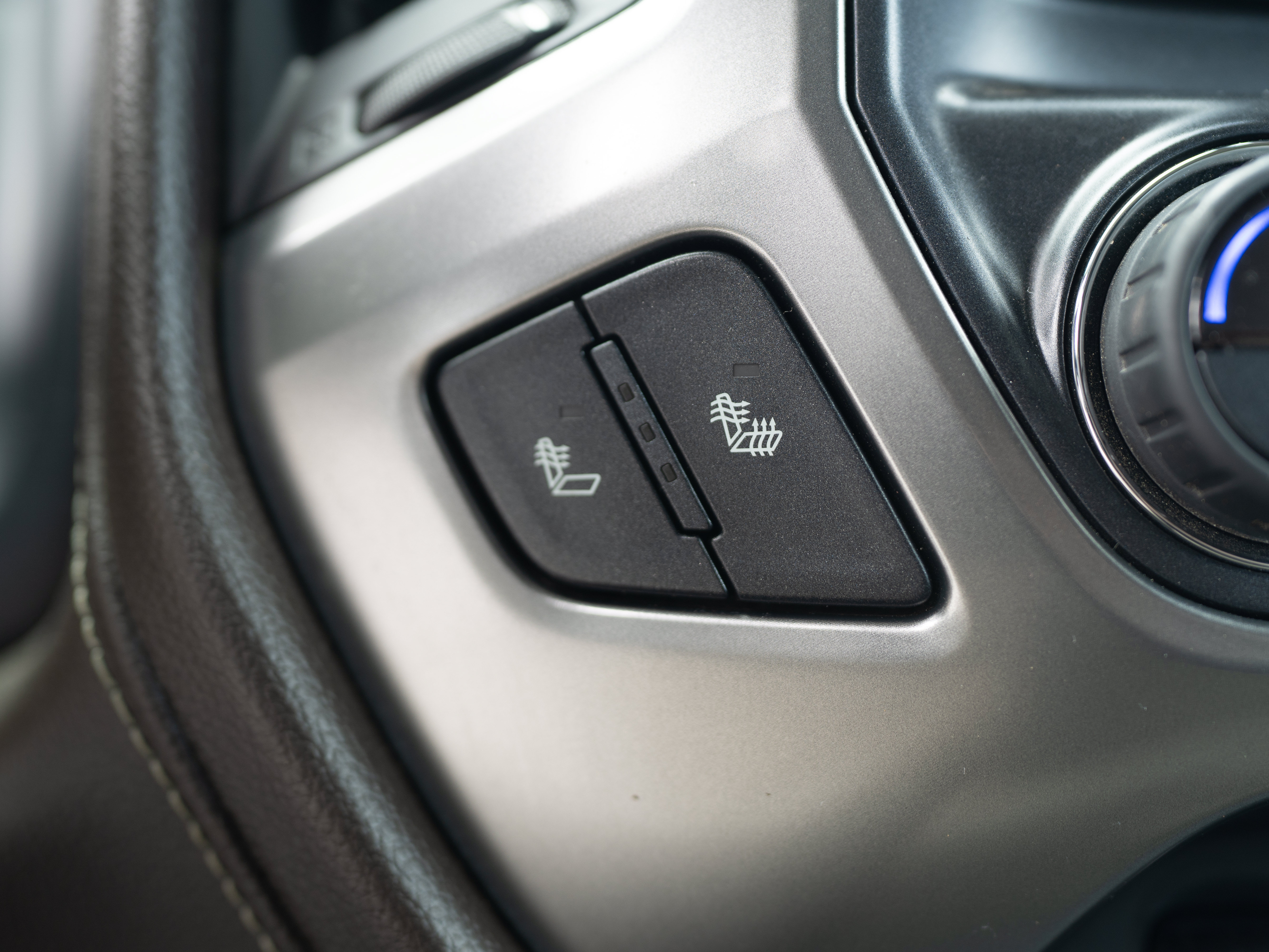 Used 2015 Chevrolet Silverado 1500 LTZ AWD/4WD image 28