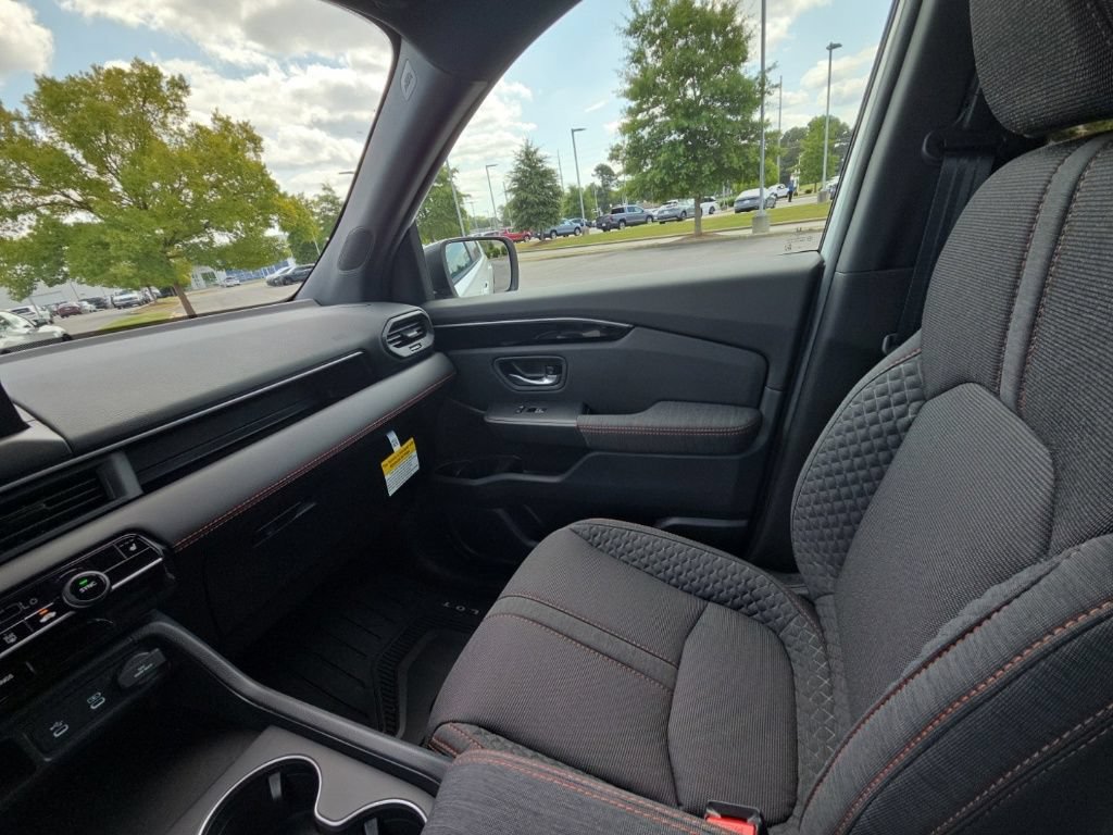 New 2026 Honda Pilot Sport image 25