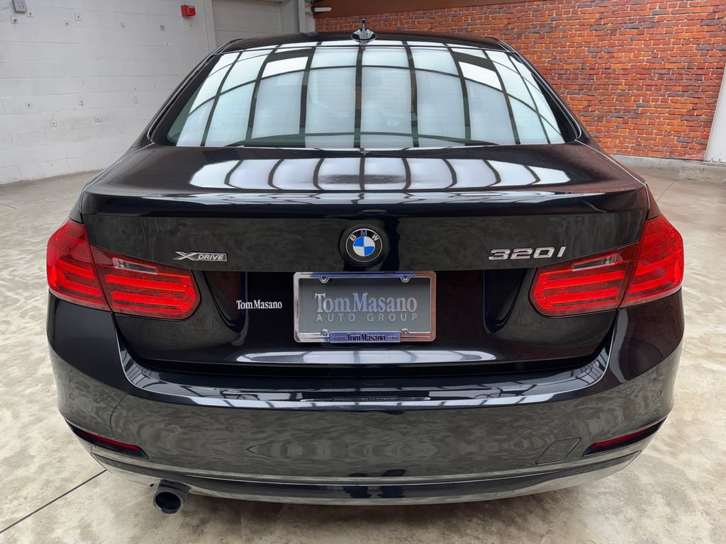 Used 2015 BMW 320i xDrive Sedan AWD/4WD image 4