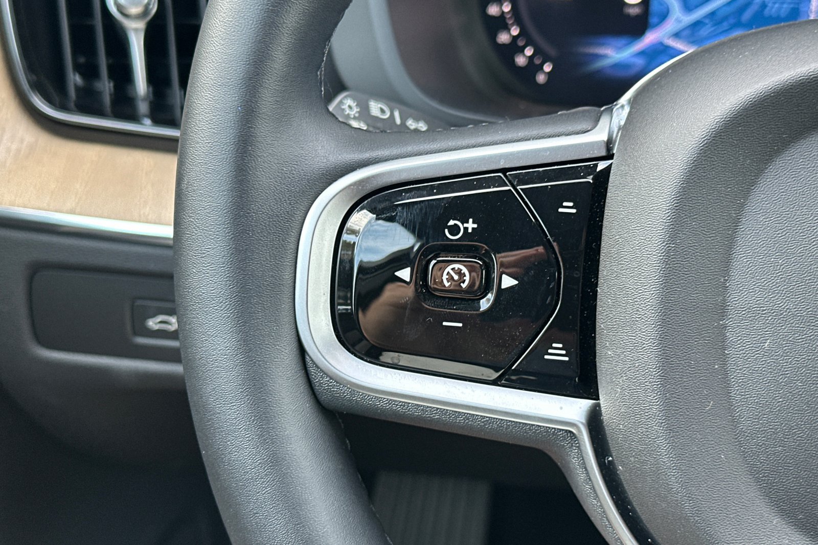 Certified 2026 Volvo XC60 B5 Plus w/ Protection Package Premier AWD/4WD image 29