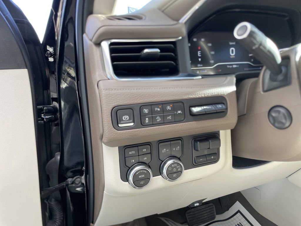 New 2024 GMC Yukon Denali w/ Denali Reserve Package image 13