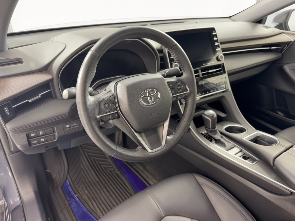 Used 2022 Toyota Avalon XLE FWD image 4