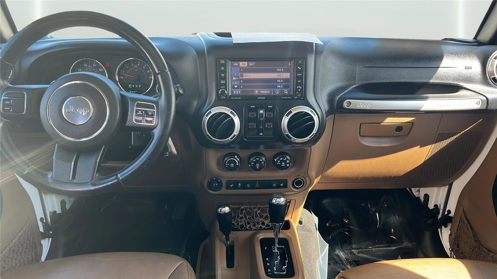 Used 2015 Jeep Wrangler Unlimited Rubicon image 9