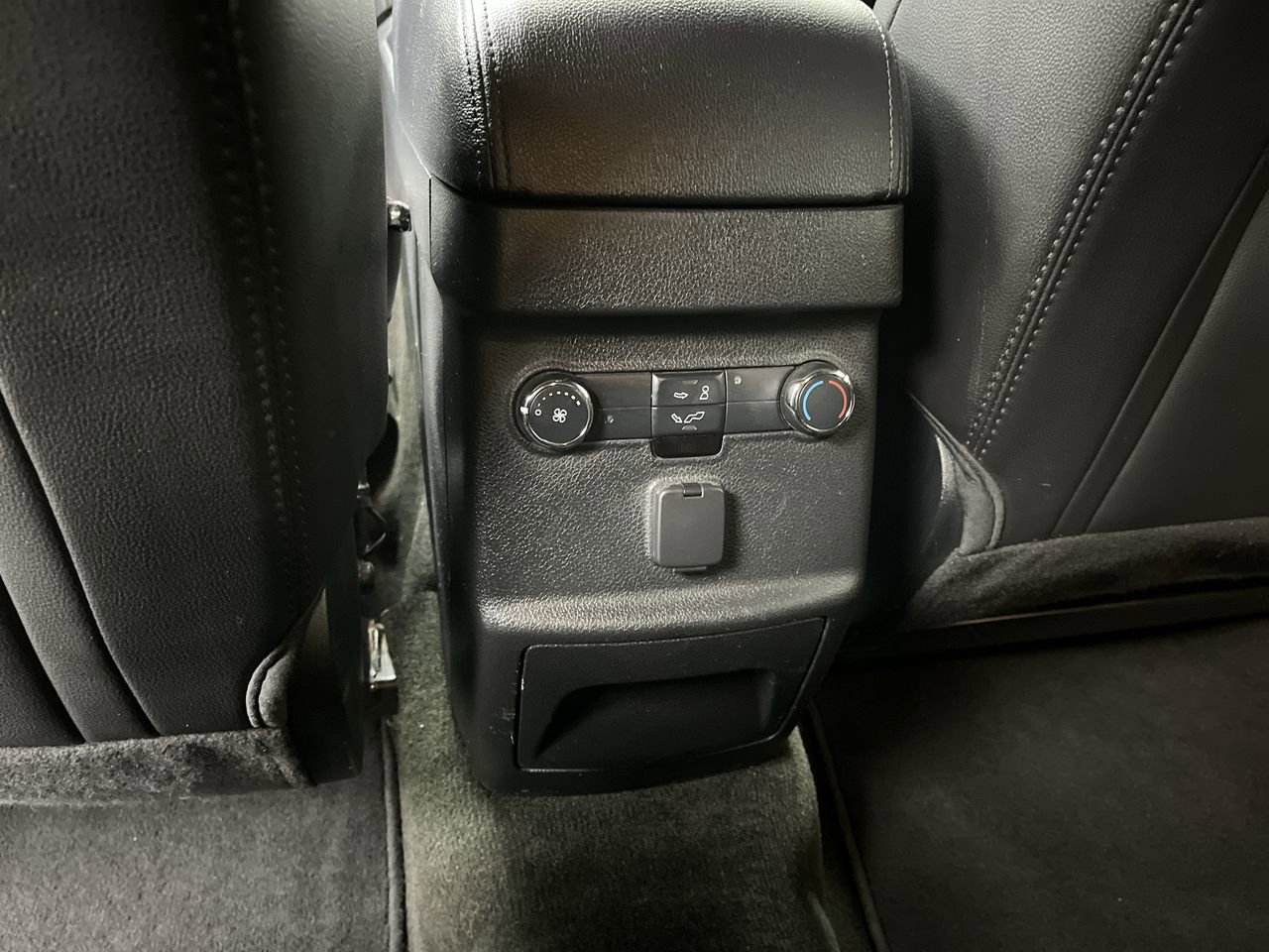 Used 2018 Ford Explorer XLT w/ Equipment Group 202A AWD/4WD image 13