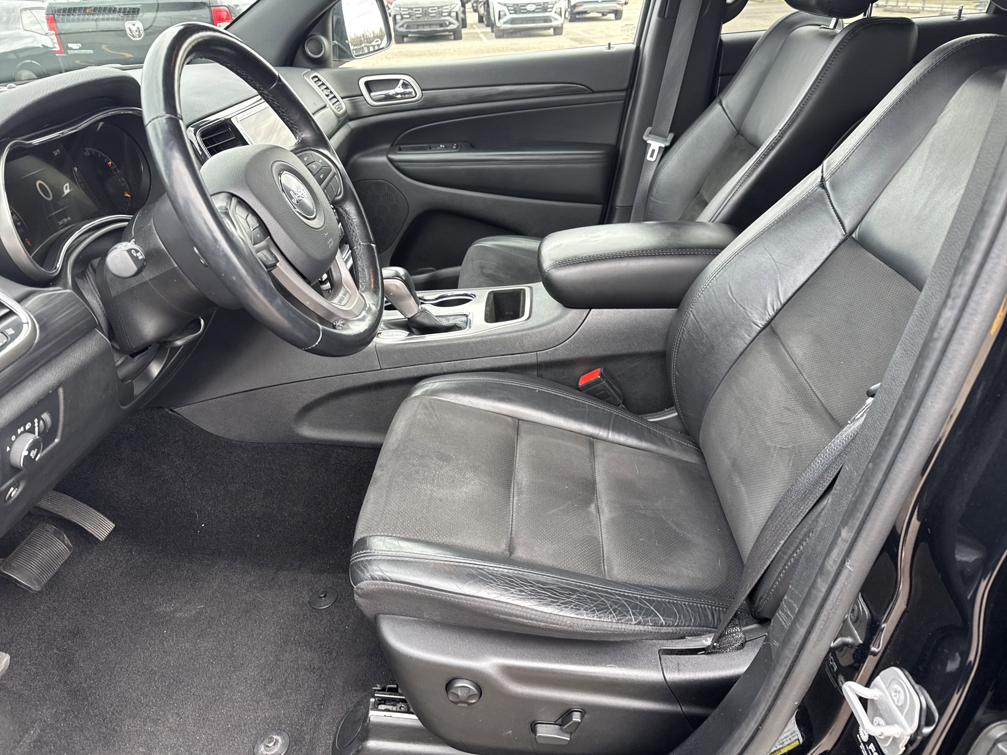 Used 2022 Jeep Grand Cherokee Laredo X image 5