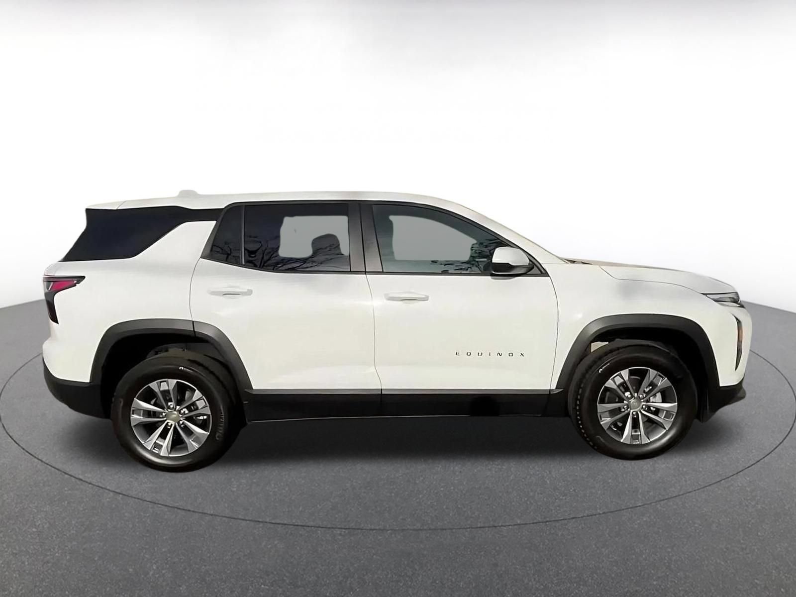 Used 2025 Chevrolet Equinox LT AWD/4WD image 16