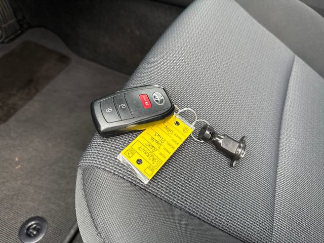 Used 2025 Toyota Prius LE image 31