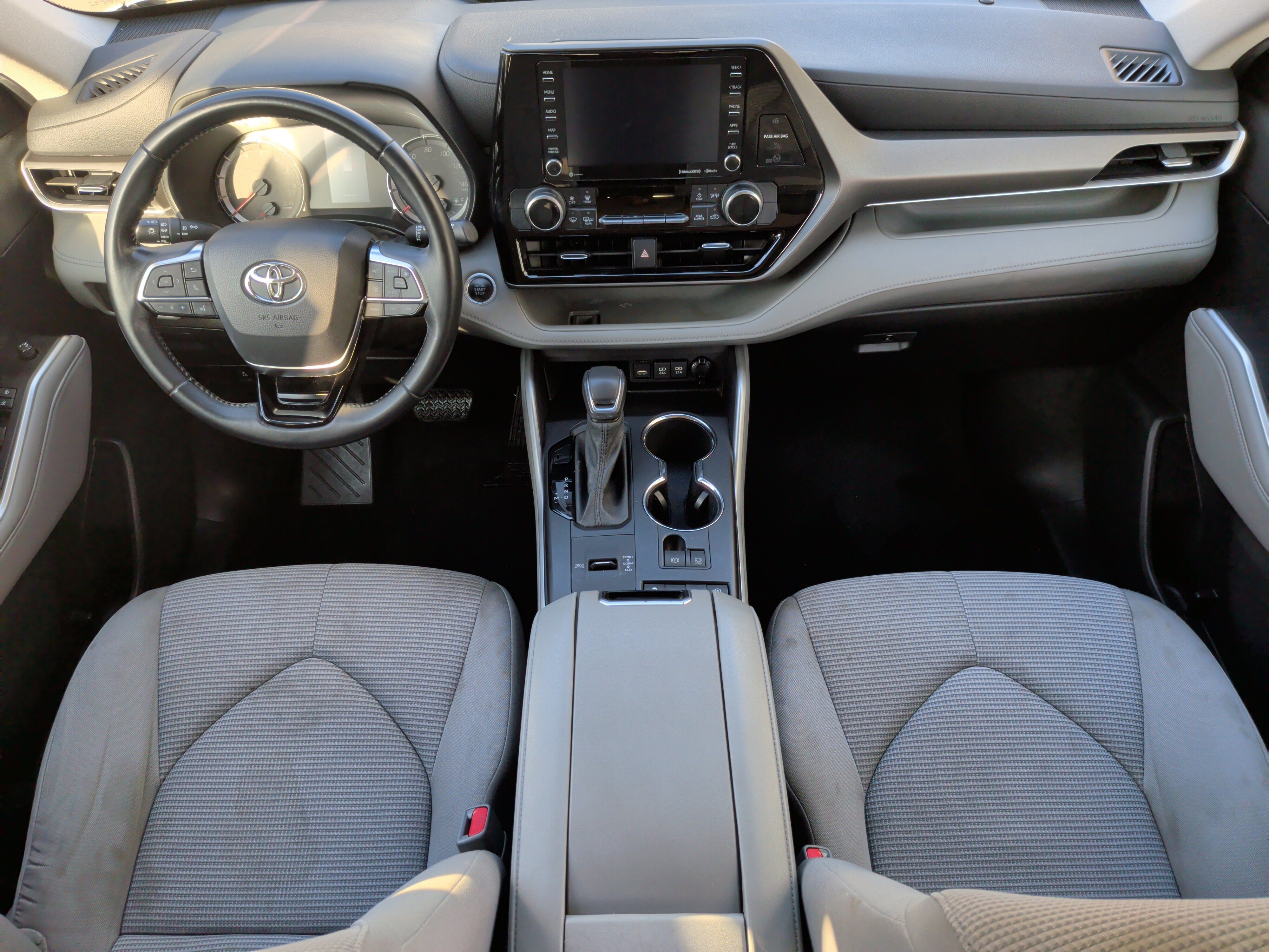 Used 2021 Toyota Highlander LE image 28