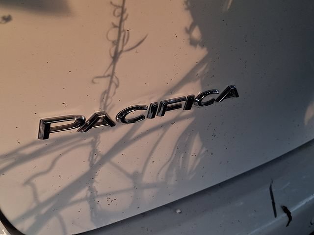 Used 2025 Chrysler Pacifica Select FWD image 9
