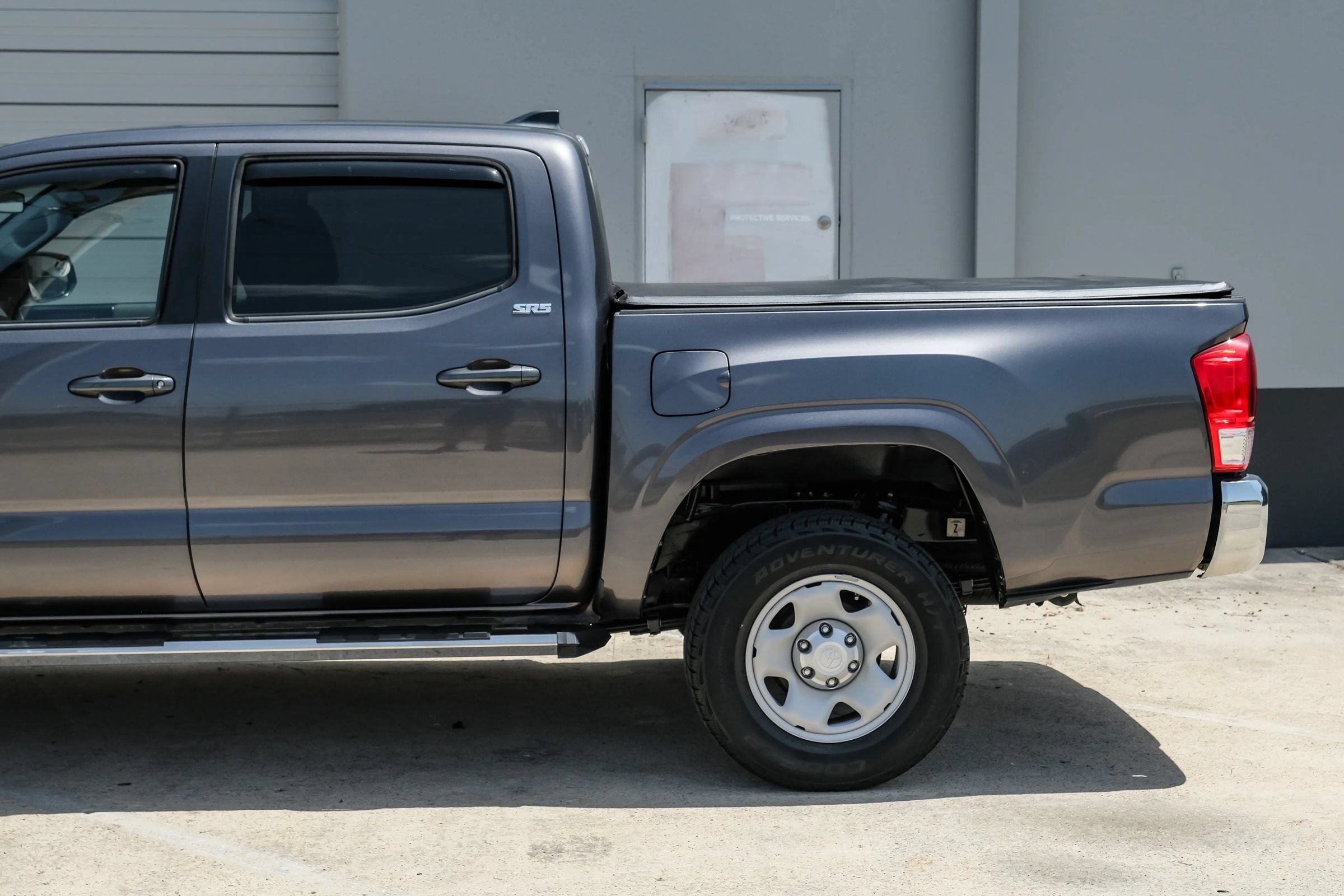 Used 2017 Toyota Tacoma SR5 RWD image 13