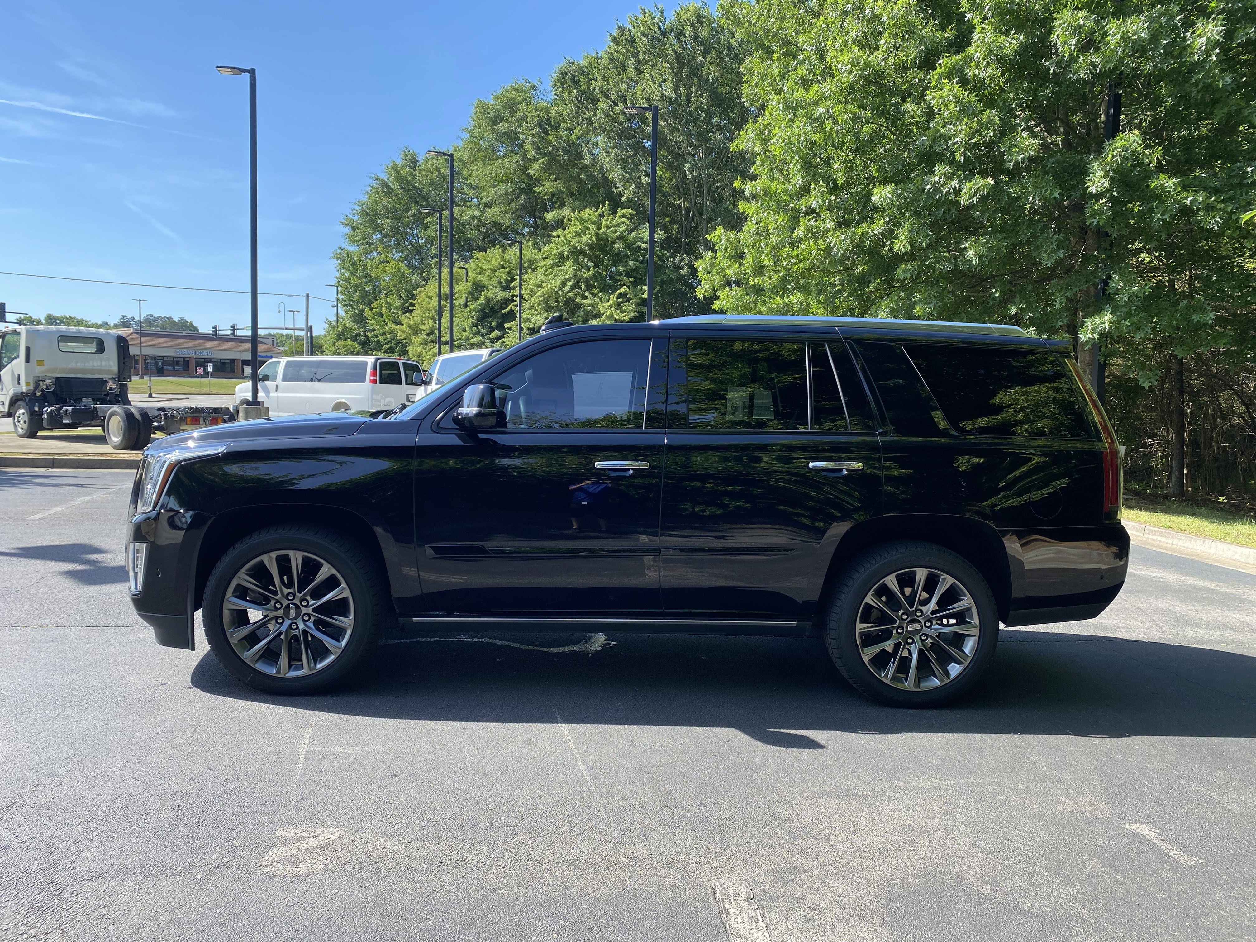 Used 2019 Cadillac Escalade Premium Luxury w/ Escalade Sport Edition AWD/4WD image 6