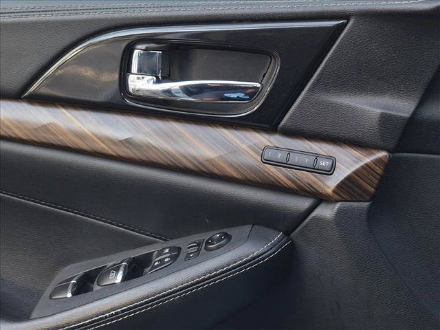 Used 2018 Nissan Maxima Platinum FWD image 2