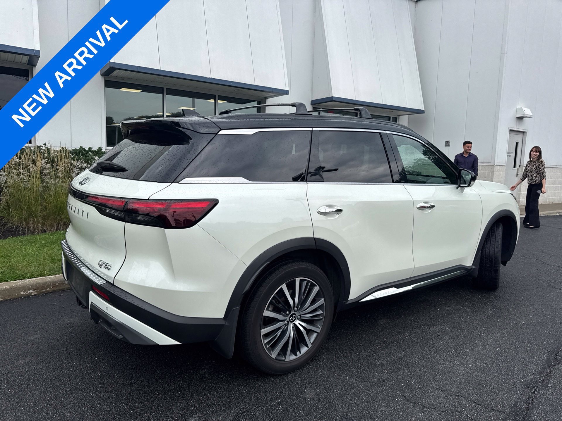 Used 2023 INFINITI QX60 Autograph w/ Cargo Package AWD/4WD image 2