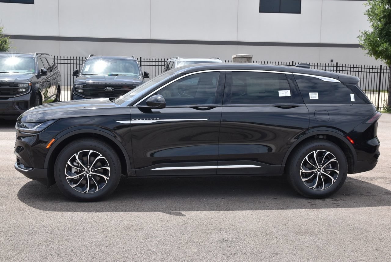 New 2026 Lincoln Nautilus Premier AWD/4WD image 11