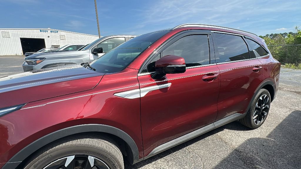 Used 2024 Kia Sorento EX w/ Panoramic Sunroof Package image 3