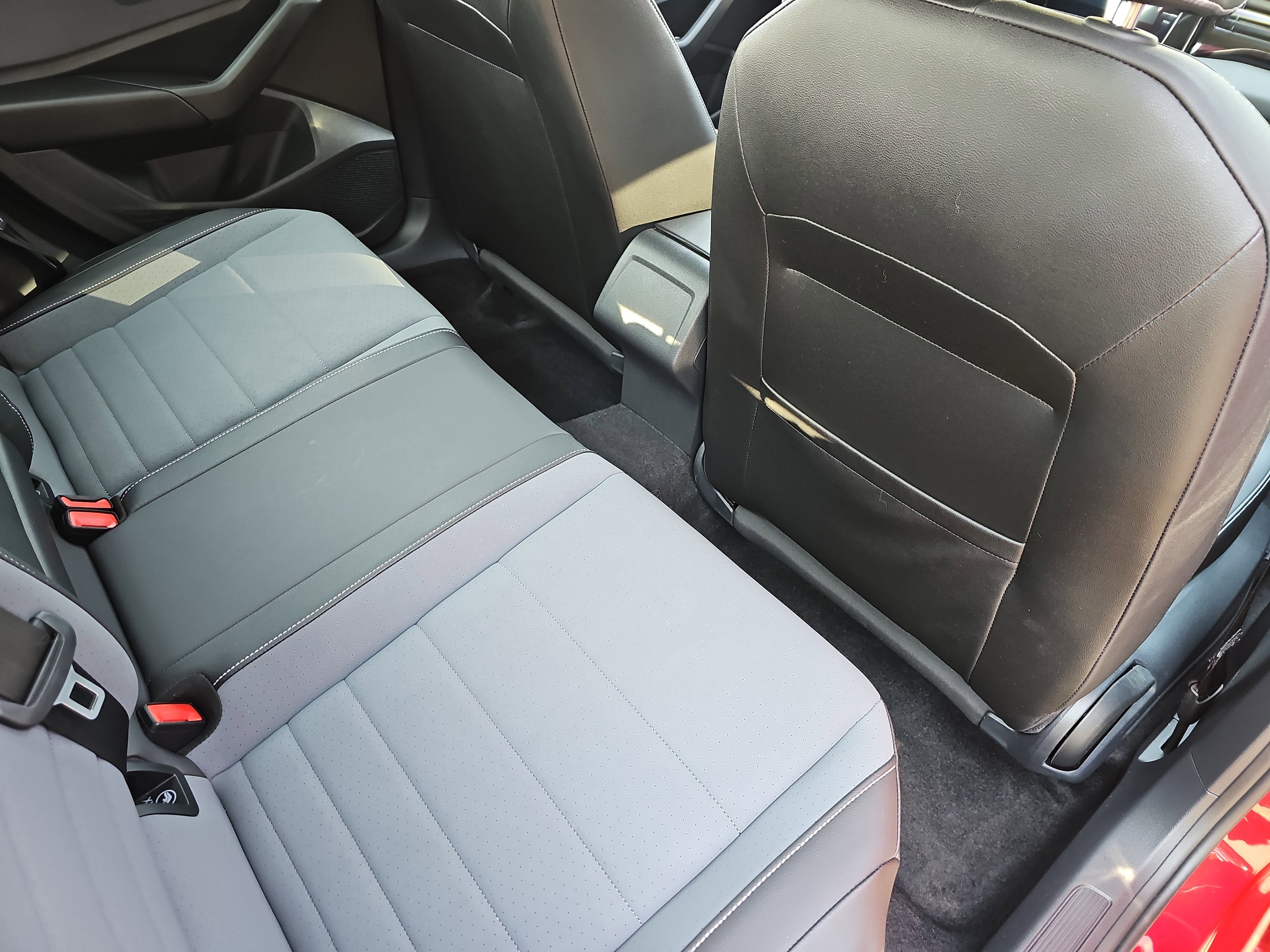 Used 2025 Volkswagen Jetta SE w/ Sunroof Package FWD image 11