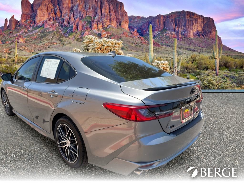 Used 2025 Toyota Camry XSE FWD image 4