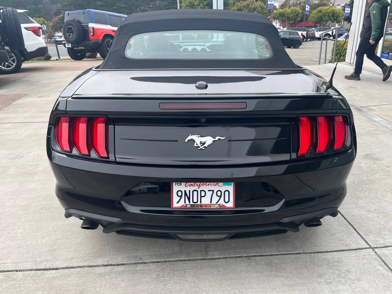Used 2022 Ford Mustang Premium RWD image 7