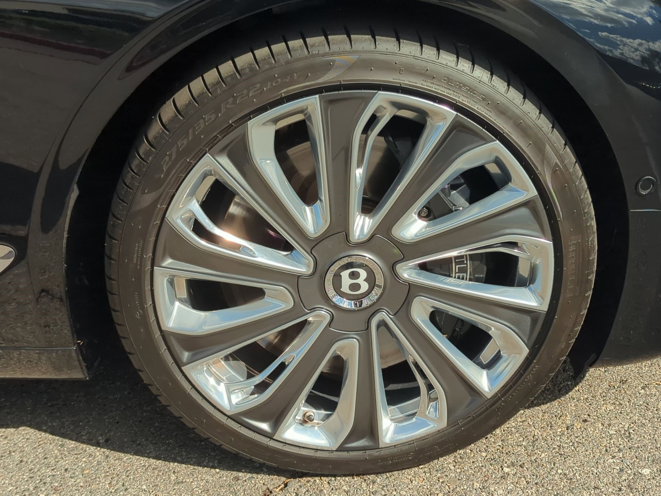 Used 2021 Bentley Continental GT V8 image 13