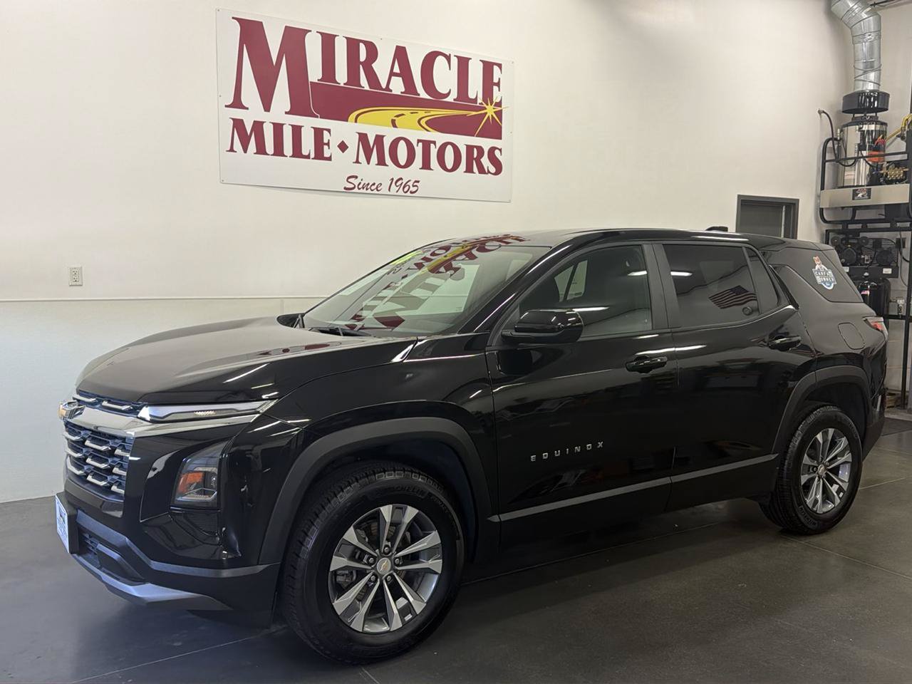 Used 2026 Chevrolet Equinox LT AWD/4WD image 2