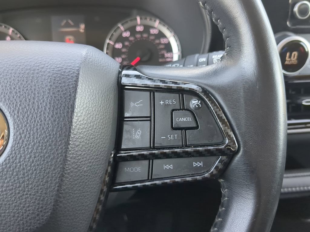 Used 2021 Toyota Highlander LE image 30