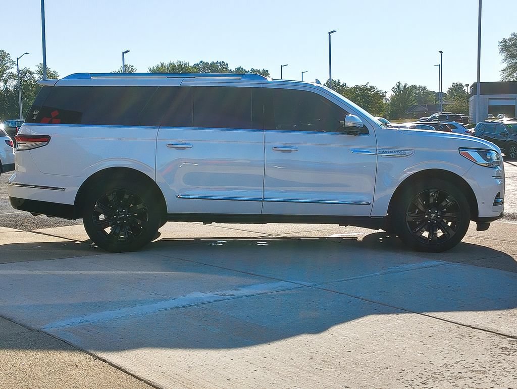 Used 2024 Lincoln Navigator L Reserve w/ Equipment Group 201A AWD/4WD image 4