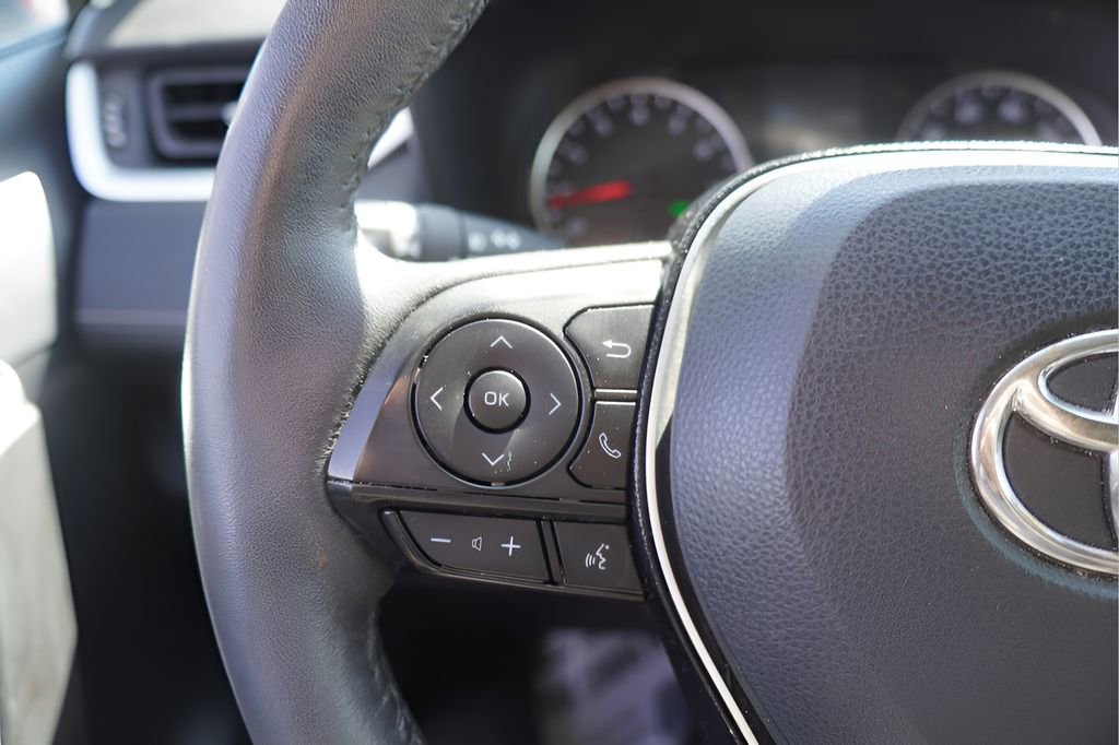 Used 2021 Toyota RAV4 XLE Premium image 22