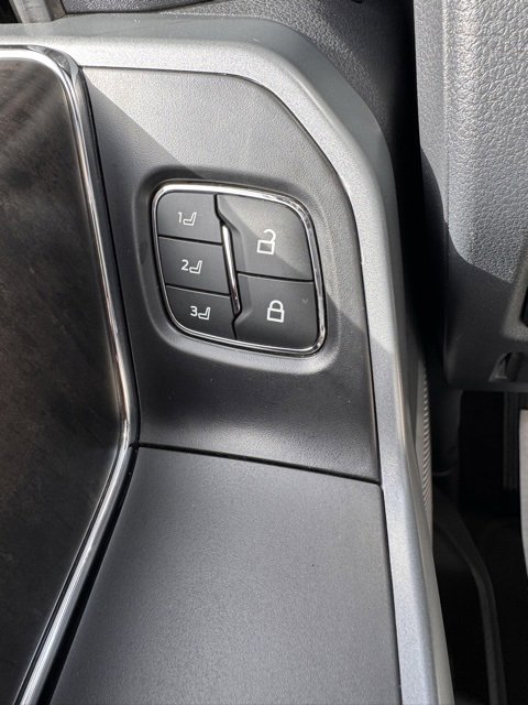 Used 2022 Ford F150 Lariat w/ Equipment Group 502A High image 26