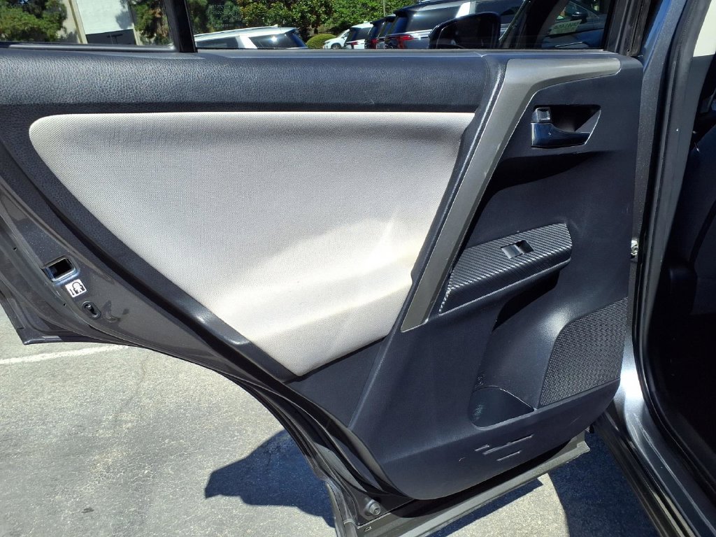 Used 2015 Toyota RAV4 XLE FWD image 11