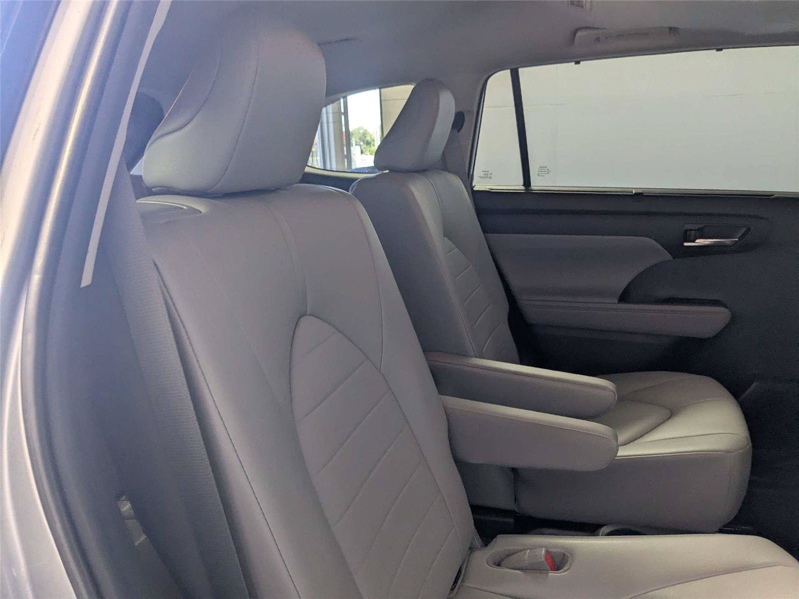 Certified 2020 Toyota Highlander XLE FWD image 30