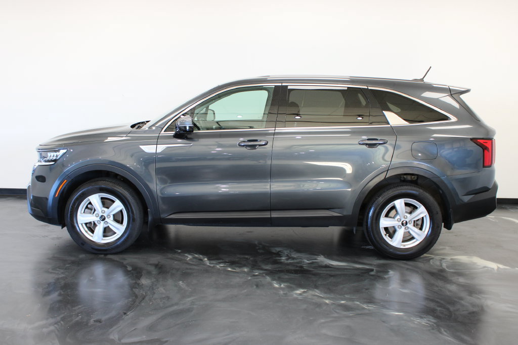Used 2021 Kia Sorento LX AWD/4WD image 22