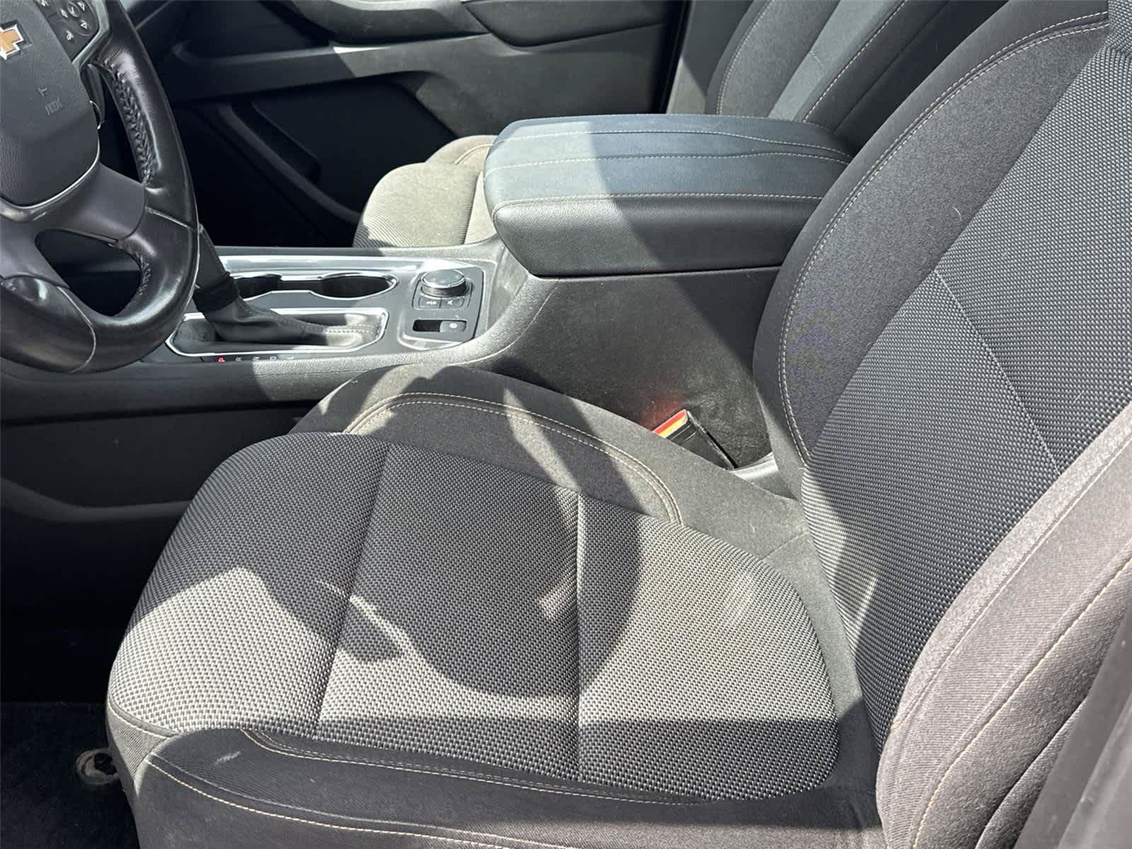 Used 2020 Chevrolet Traverse LT w/ Driver Confidence II Package AWD/4WD image 13